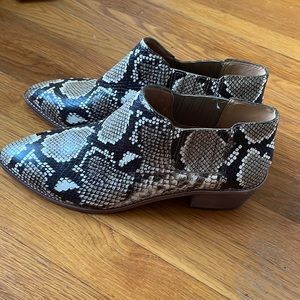 Sonia Low Heel Embossed Chelsea Boots Madewell Faux Snakeskin Booties 🐍